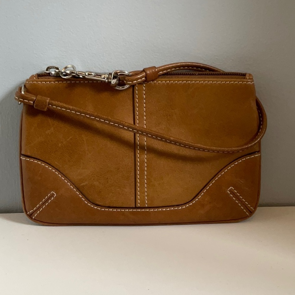 Elegant Tan Leather Clutch